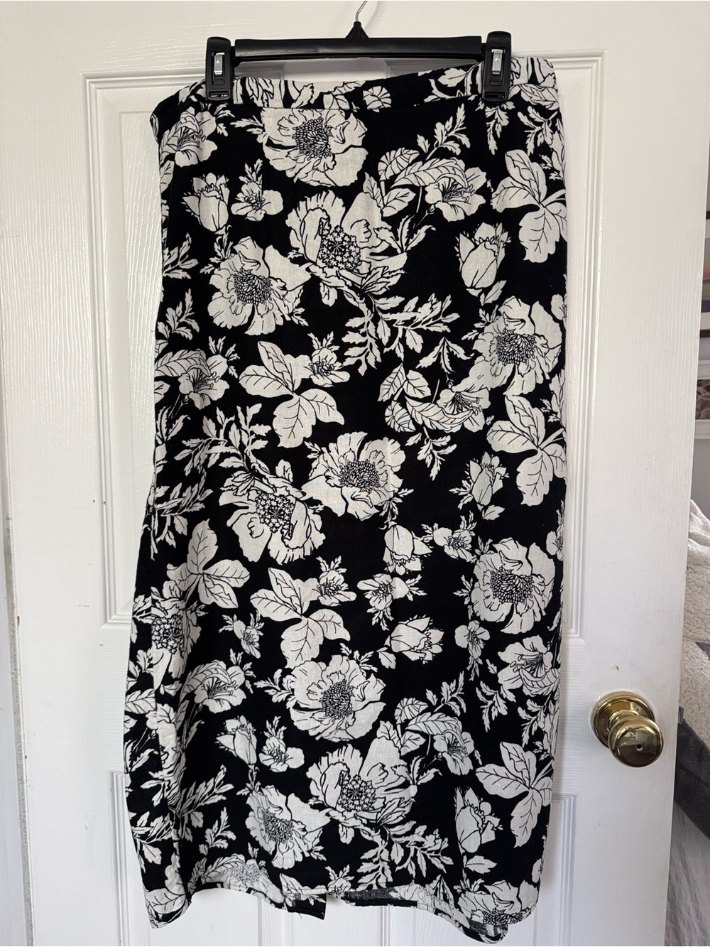 Old Navy Black and White Floral Skirt